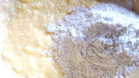 песочный пирог с фруктами в творожном муссе