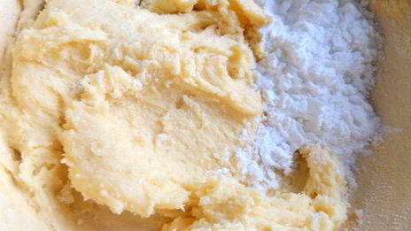 песочный пирог с фруктами в творожном муссе