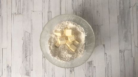 песочный вишневый пирог