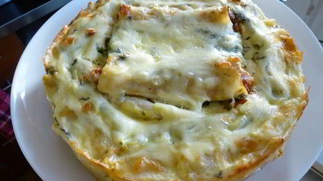 пирог из каннеллони с мясом и шпинатом