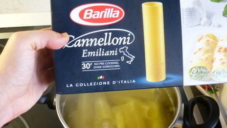 пирог из каннеллони с мясом и шпинатом