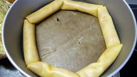 пирог из каннеллони с мясом и шпинатом