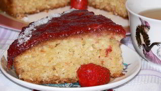 Пирог кокосово-клубничный