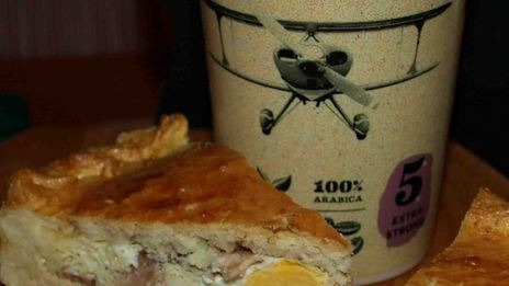 пирог с беконом и яйцами