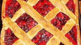 Пирог с индейкой и клюквой