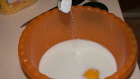 пирог с капустой и рыбной консервой