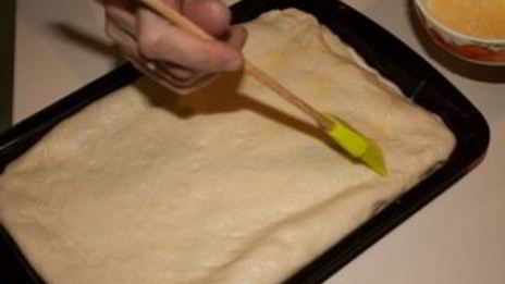 пирог с капустой и рыбной консервой