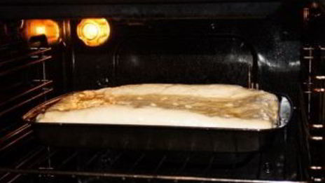 пирог с капустой и рыбной консервой