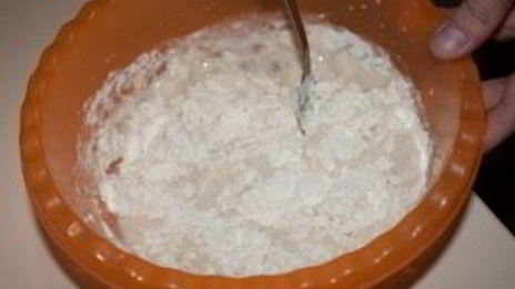 пирог с капустой и рыбной консервой