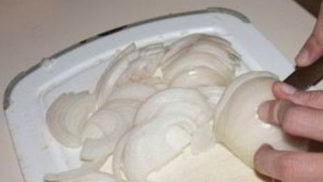 пирог с капустой и рыбной консервой