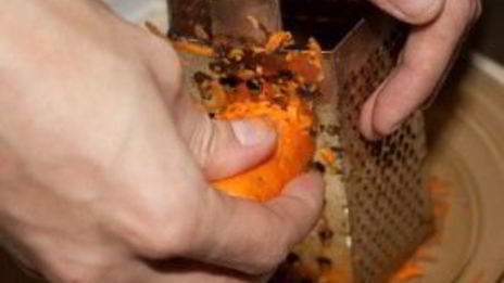 пирог с капустой и рыбной консервой