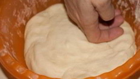 пирог с капустой и рыбной консервой