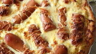 Пирог с кислой капустой и сосисками