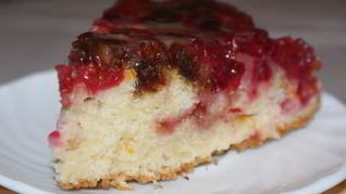 Пирог с клюквой, финиками и грецкими орехами