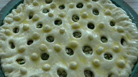 пирог с рыбкой и яйцом