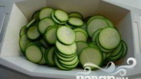 пирог с цуккини, сыром фета и мятой