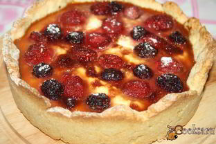 Пирог с творогом и ягодами