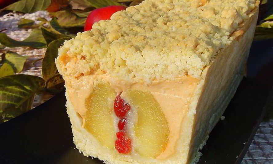 Рецепт пирога с яблоками, фаршированными марципаном и вялеными вишнями