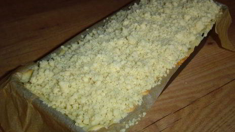 пирог с яблоками, фаршированными марципаном и вялеными вишнями