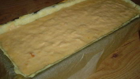 пирог с яблоками, фаршированными марципаном и вялеными вишнями