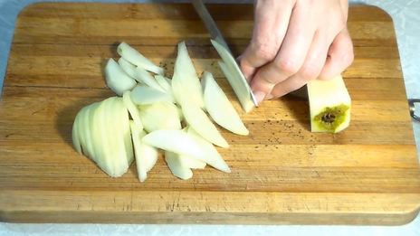 пирог со сливами и грушами