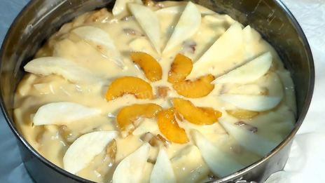 пирог со сливами и грушами