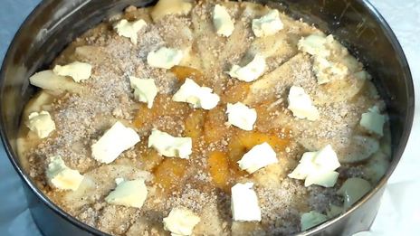 пирог со сливами и грушами