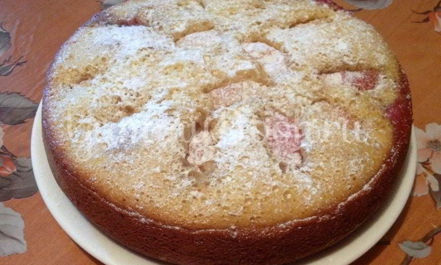 Рецепт пирога со сливами и яблоками в мультиварке