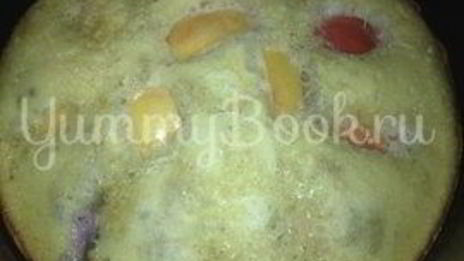 пирог со сливами и яблоками в мультиварке