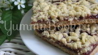 Простой пирог с вареньем