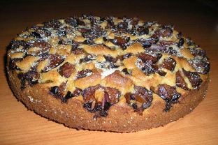 Сливовый пирог с миндалем