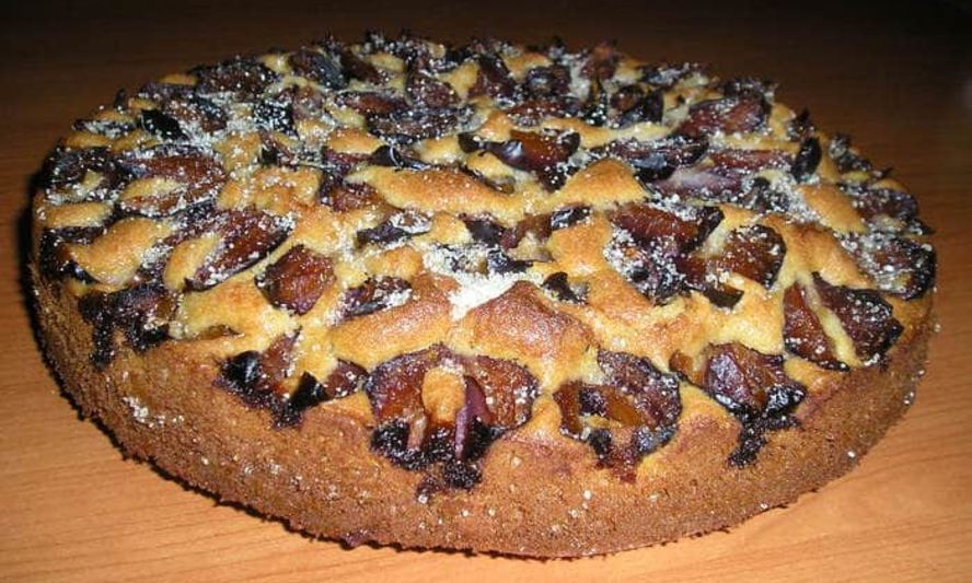 Рецепт сливового пирога с миндалем
