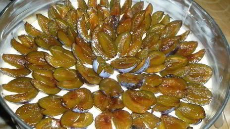 сливовый пирог с миндалем