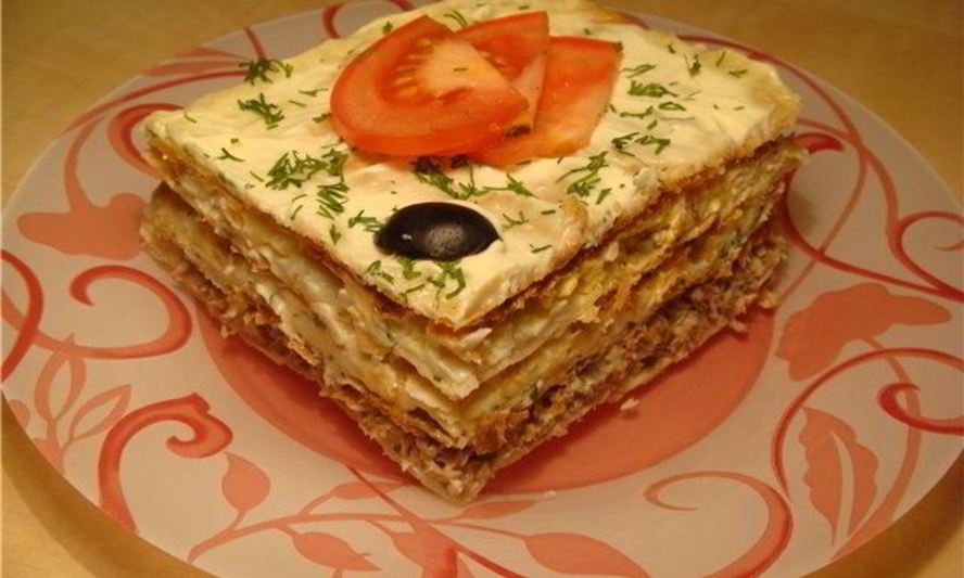 Рецепт слоеного пирога с рыбной консервой