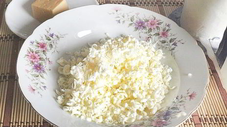 сырно-слоеный пирог с карамелизированными баклажанами