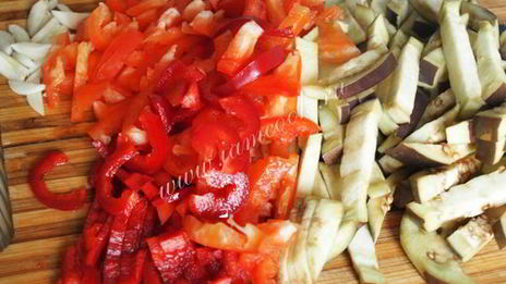 сырно-слоеный пирог с карамелизированными баклажанами