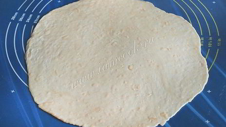 сырно-слоеный пирог с карамелизированными баклажанами