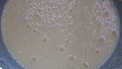 творожный пирог с черносливом и карамелизированным фундуком