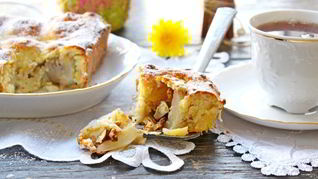 Творожный пирог с грушами и орехами