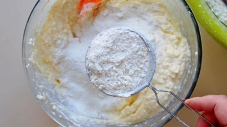 творожный пирог с грушами и орехами