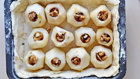 творожный пирог с грушами и орехами