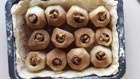 творожный пирог с грушами и орехами