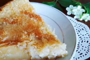 Творожный пирог с яблоками в кокосовой карамели