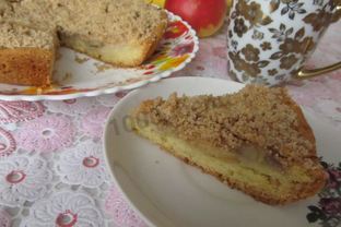 Яблочно-банановый пирог на сметане со штрейзелем