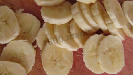 яблочно-банановый пирог на сметане со штрейзелем