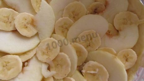 яблочно-банановый пирог на сметане со штрейзелем