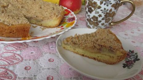 яблочно-банановый пирог на сметане со штрейзелем