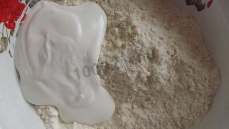 яблочно-банановый пирог на сметане со штрейзелем