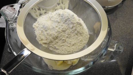 яблочный песочный пирог