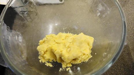 яблочный песочный пирог